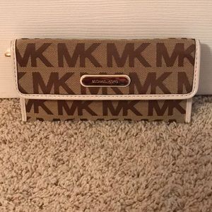 Michael Kors signature MK wallet